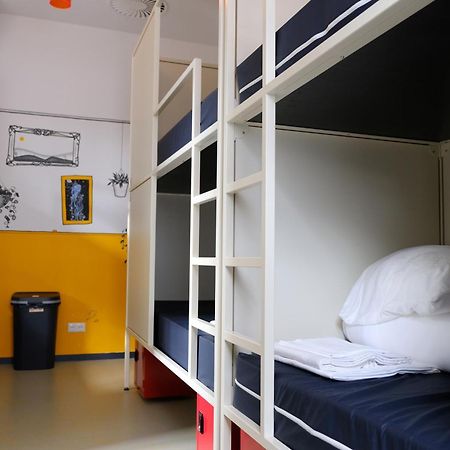 Hostel & Bar De Basis Зволле Экстерьер фото