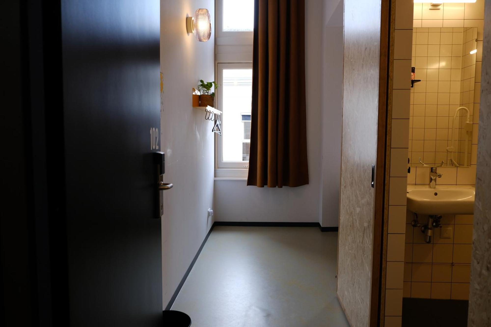 Hostel & Bar De Basis Зволле Экстерьер фото