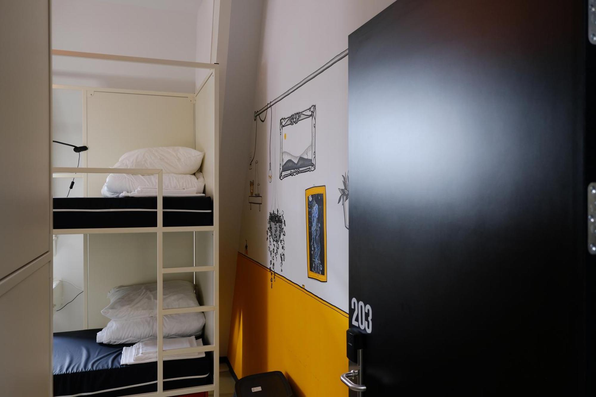 Hostel & Bar De Basis Зволле Экстерьер фото