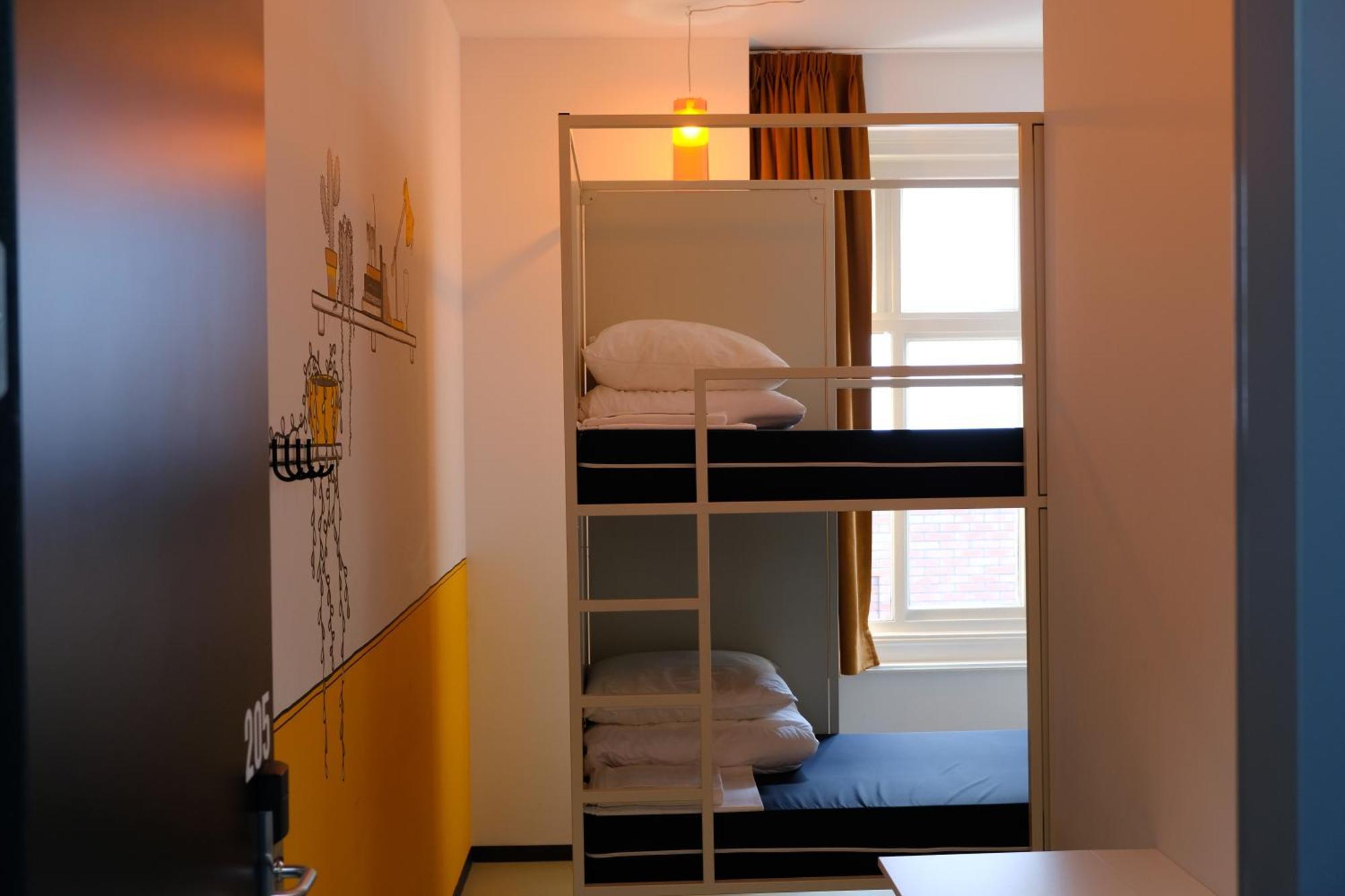 Hostel & Bar De Basis Зволле Экстерьер фото