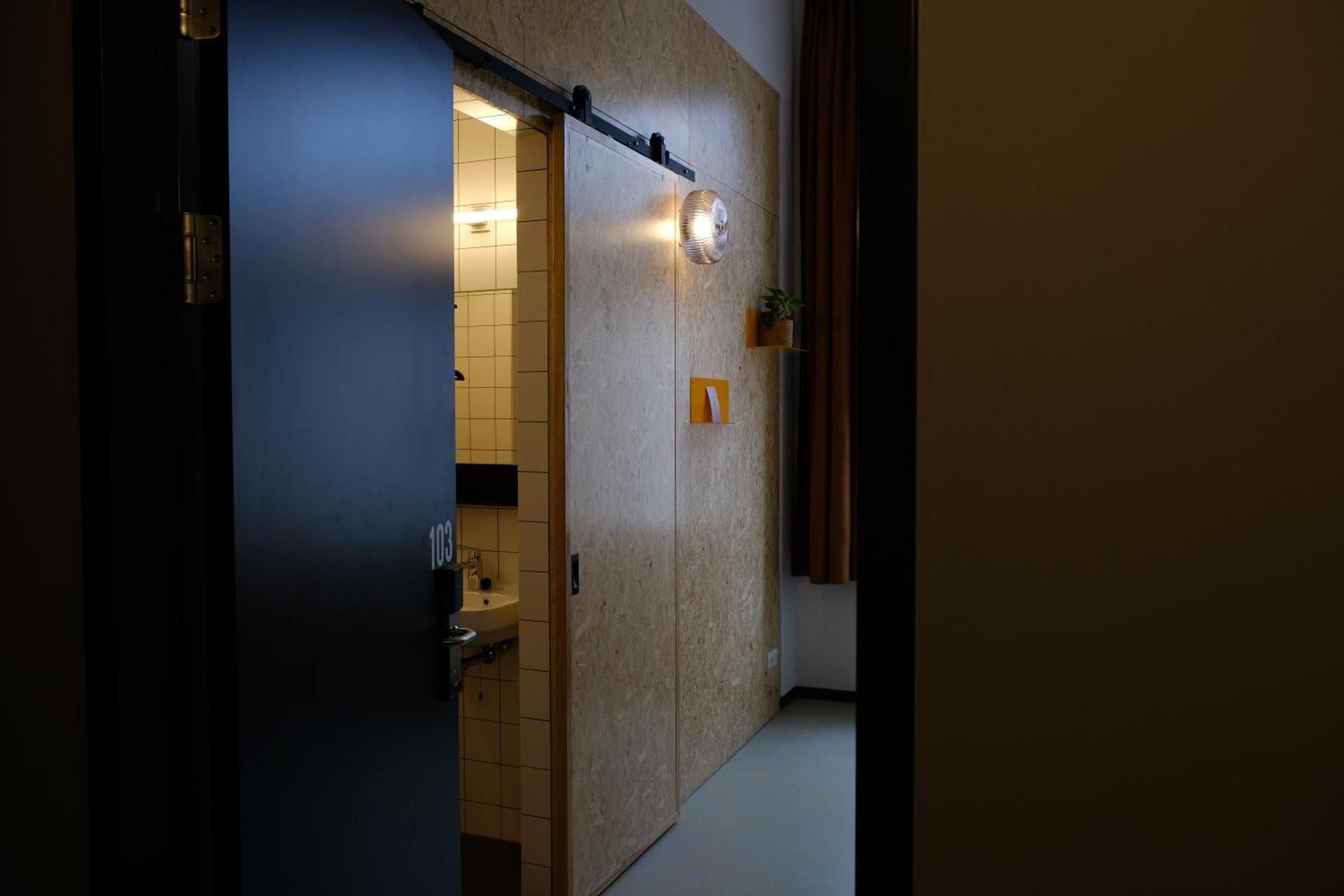 Hostel & Bar De Basis Зволле Экстерьер фото