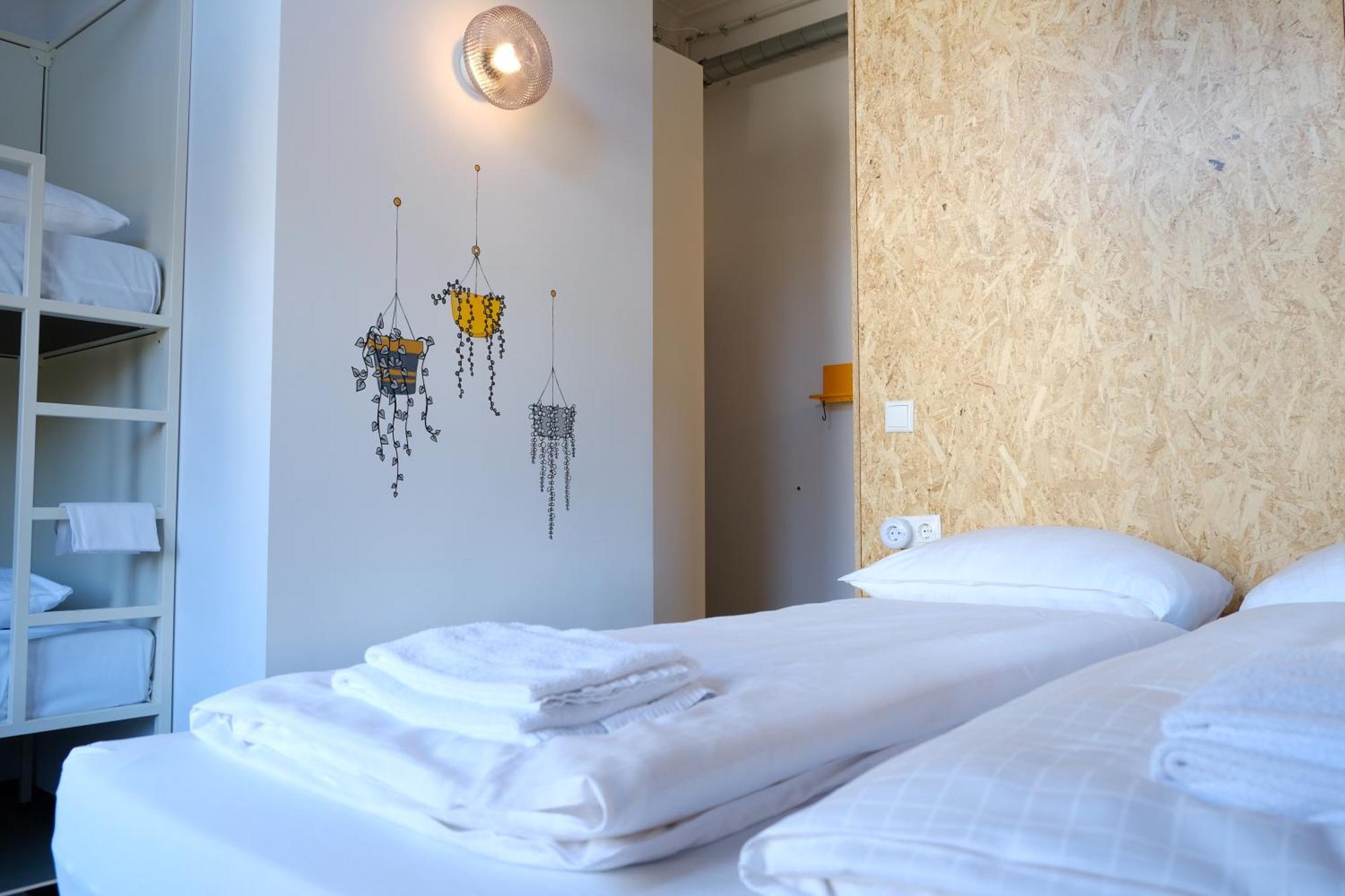 Hostel & Bar De Basis Зволле Экстерьер фото