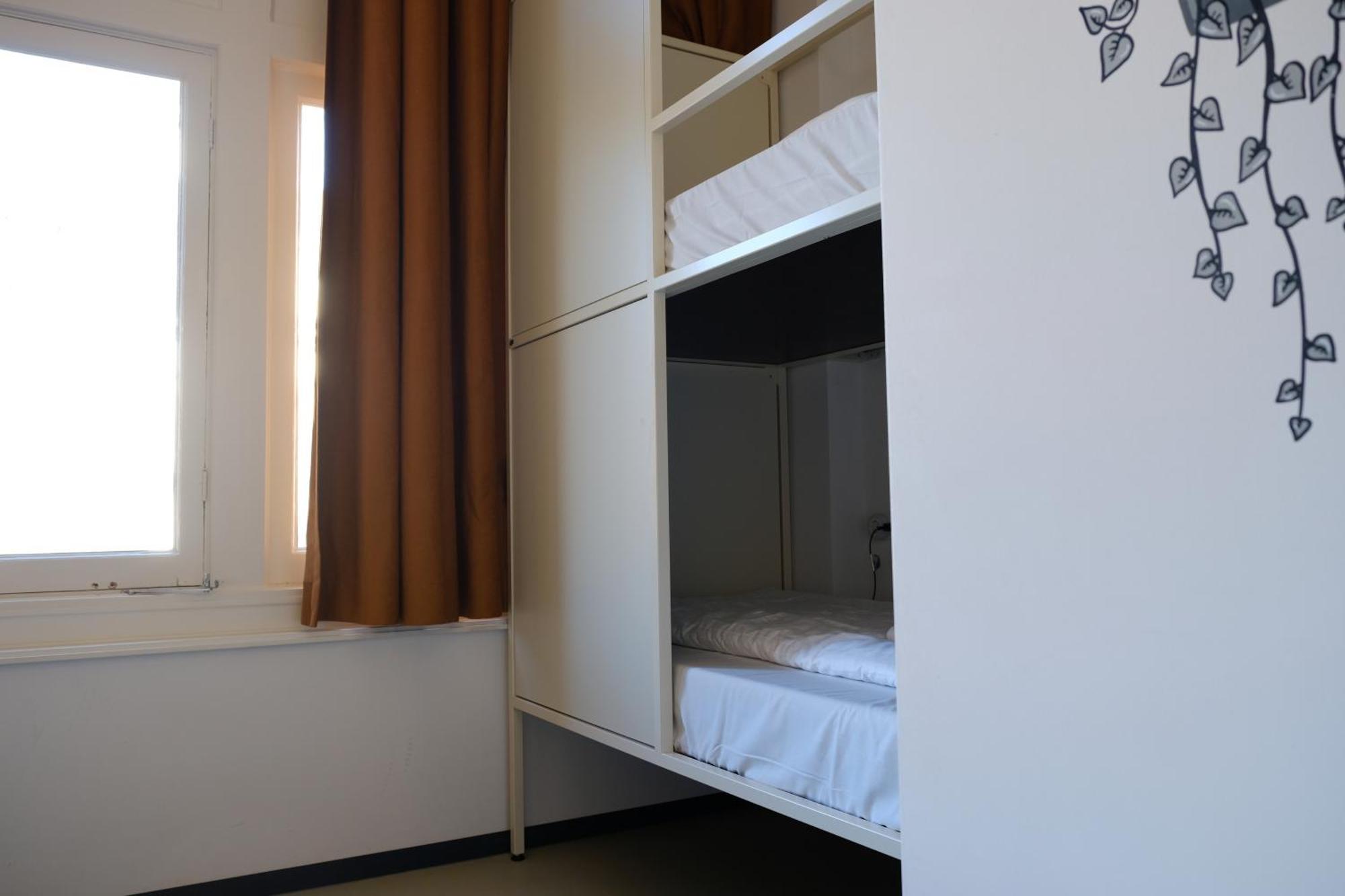 Hostel & Bar De Basis Зволле Экстерьер фото